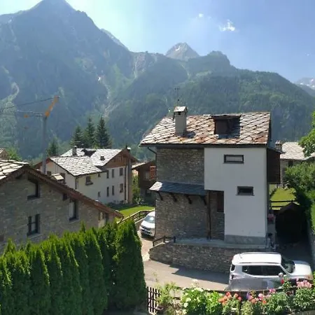 아파트 Luminosa Mansarda A Due Passi Da Courmayeur *